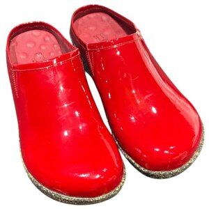 Elites by Walking Cradles Red Patent Leather Clogs Size 9.5W